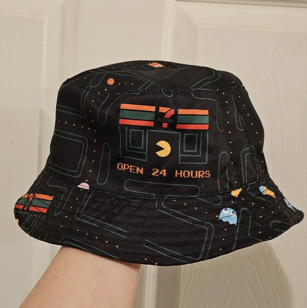 Pac-Man reversible bucket hat NWOT - Picture 2 of 6